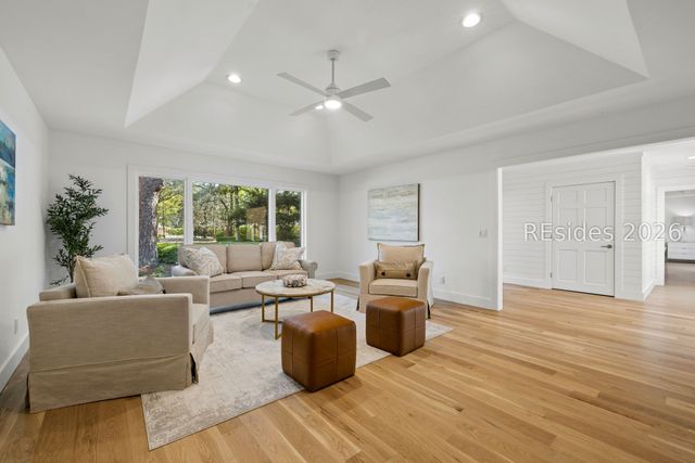 13 McIntosh Rd, Hilton Head Island, SC 29926