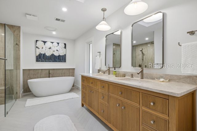 13 McIntosh Rd, Hilton Head Island, SC 29926