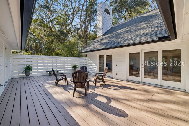 13 McIntosh Rd, Hilton Head Island, SC 29926