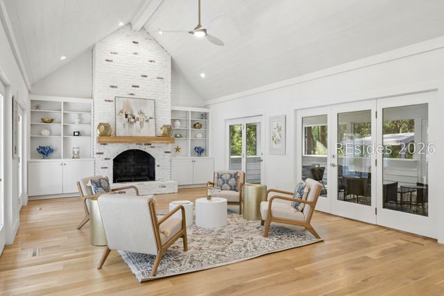 13 McIntosh Rd, Hilton Head Island, SC 29926