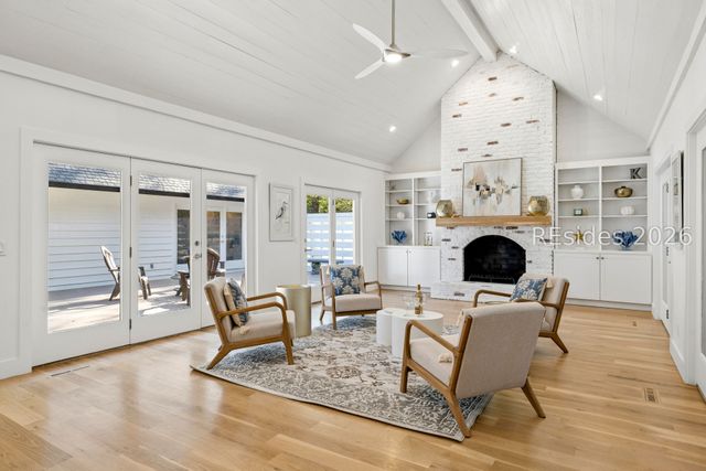 13 McIntosh Rd, Hilton Head Island, SC 29926