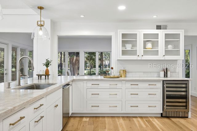 13 McIntosh Rd, Hilton Head Island, SC 29926