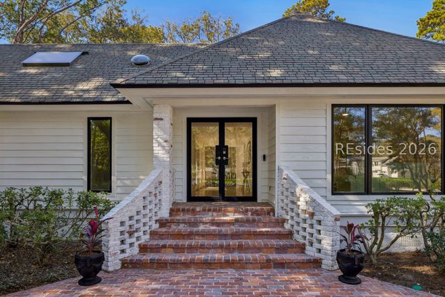 13 McIntosh Rd, Hilton Head Island, SC 29926