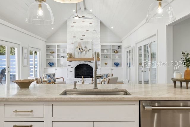 13 McIntosh Rd, Hilton Head Island, SC 29926