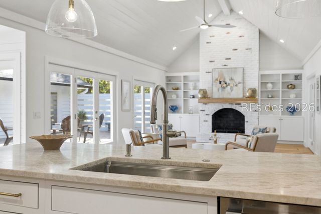 13 McIntosh Rd, Hilton Head Island, SC 29926