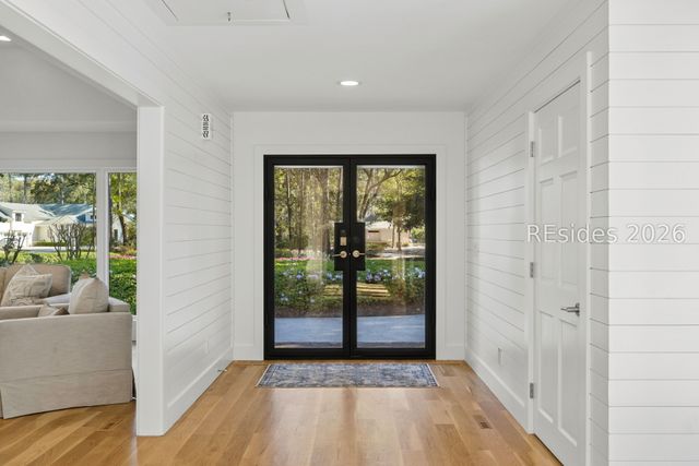 13 McIntosh Rd, Hilton Head Island, SC 29926