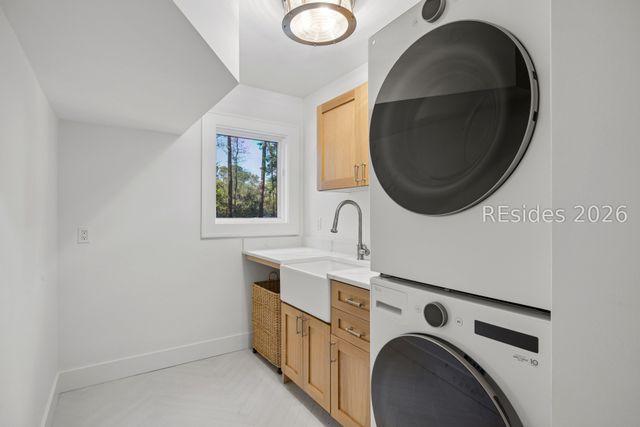 13 McIntosh Rd, Hilton Head Island, SC 29926