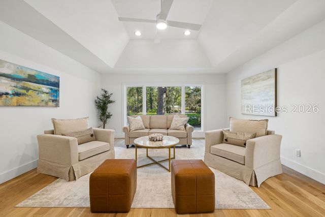 13 McIntosh Rd, Hilton Head Island, SC 29926