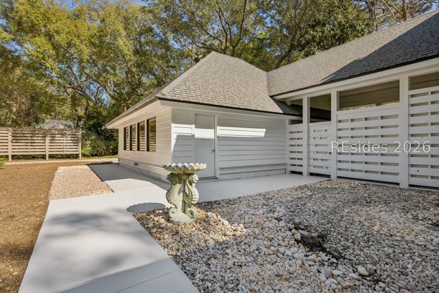 13 McIntosh Rd, Hilton Head Island, SC 29926