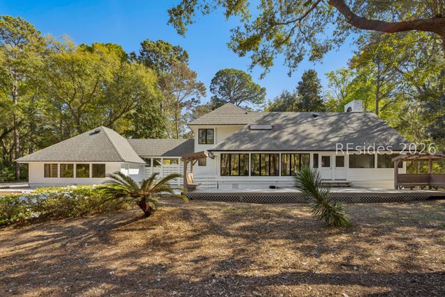 13 McIntosh Rd, Hilton Head Island, SC 29926