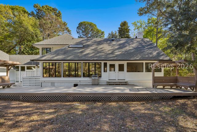 13 McIntosh Rd, Hilton Head Island, SC 29926