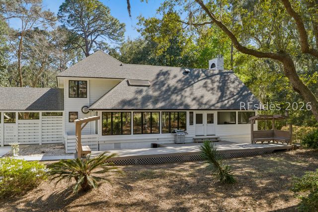 13 McIntosh Rd, Hilton Head Island, SC 29926