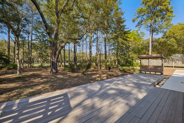 13 McIntosh Rd, Hilton Head Island, SC 29926