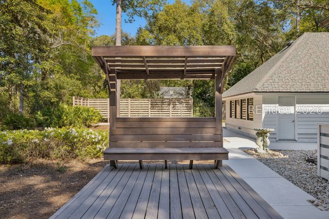 13 McIntosh Rd, Hilton Head Island, SC 29926