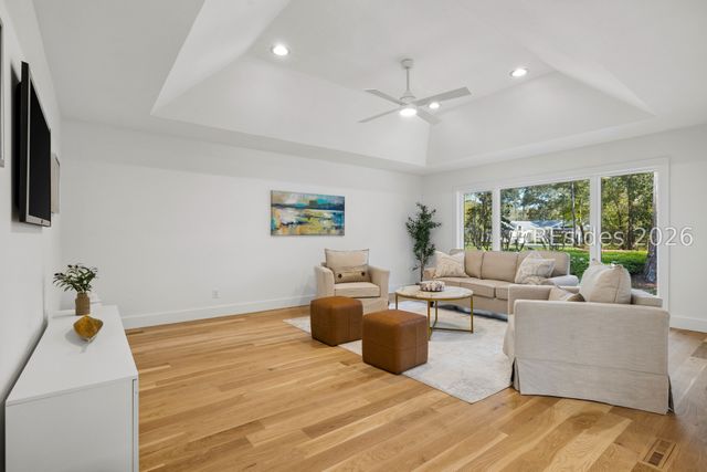 13 McIntosh Rd, Hilton Head Island, SC 29926