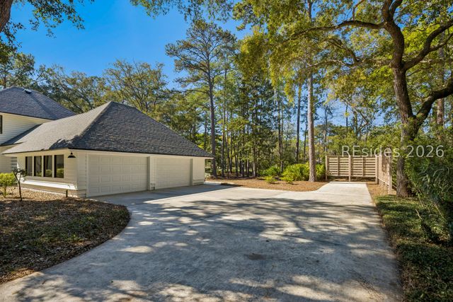 13 McIntosh Rd, Hilton Head Island, SC 29926