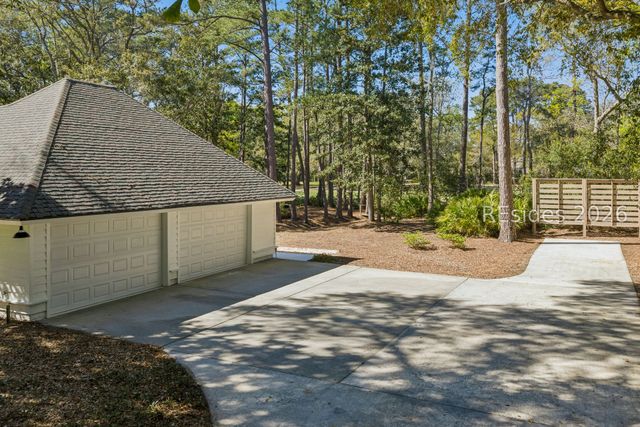 13 McIntosh Rd, Hilton Head Island, SC 29926