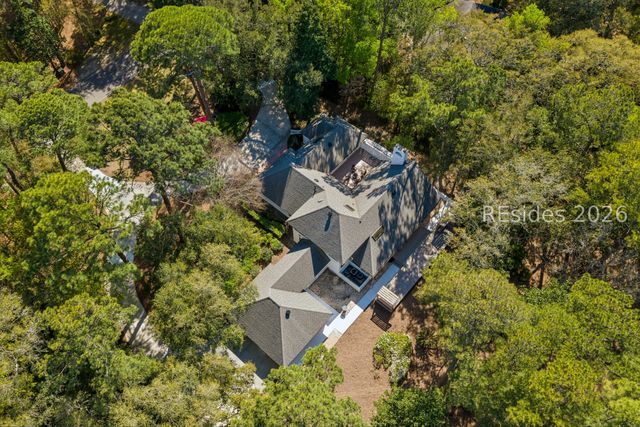 13 McIntosh Rd, Hilton Head Island, SC 29926