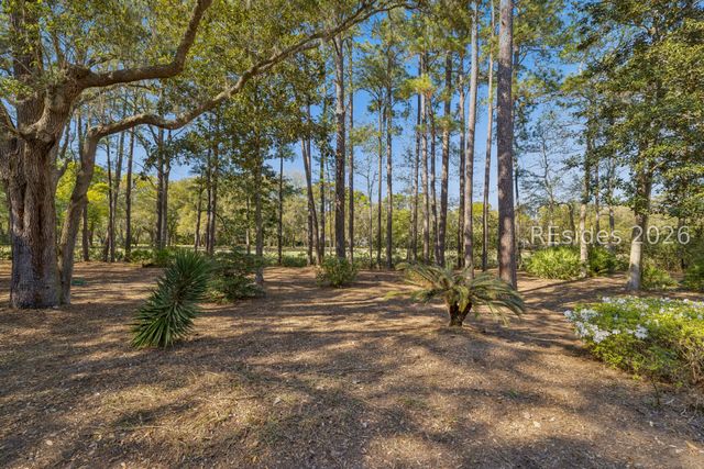 13 McIntosh Rd, Hilton Head Island, SC 29926