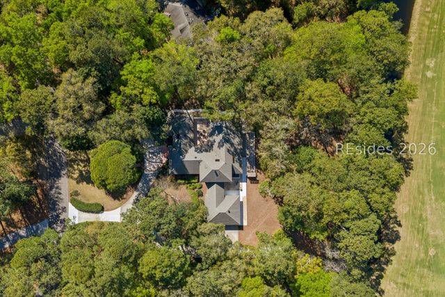 13 McIntosh Rd, Hilton Head Island, SC 29926