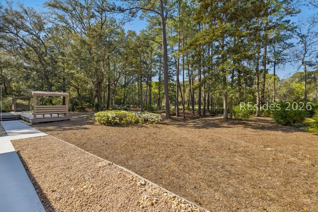 13 McIntosh Rd, Hilton Head Island, SC 29926
