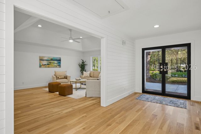 13 McIntosh Rd, Hilton Head Island, SC 29926