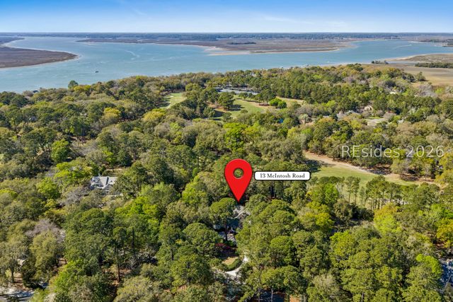 13 McIntosh Rd, Hilton Head Island, SC 29926