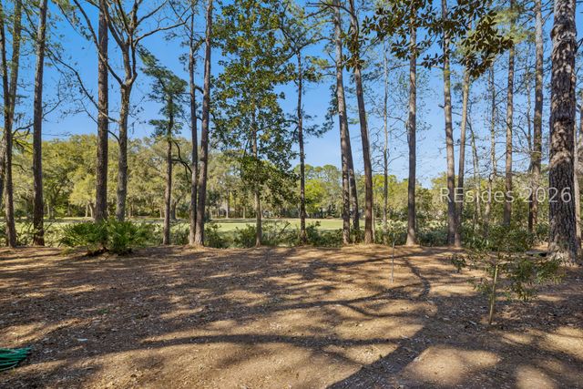 13 McIntosh Rd, Hilton Head Island, SC 29926