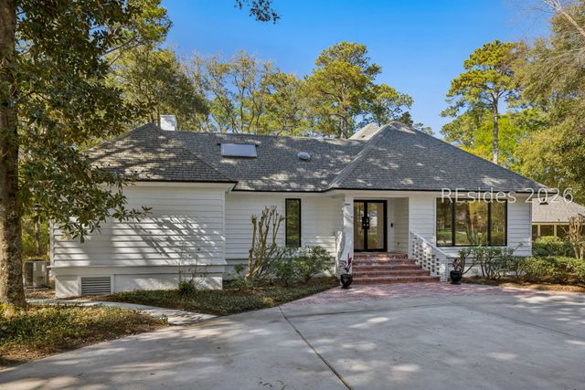 13 McIntosh Rd, Hilton Head Island, SC 29926