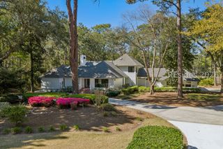 13 McIntosh Rd, Hilton Head Island, SC 29926