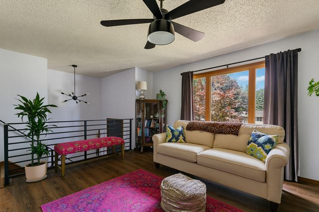 6319 Dodds Drive, Bettendorf, IA 52722