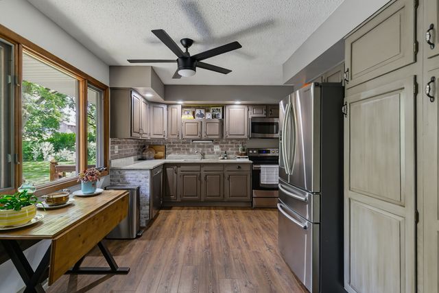 6319 Dodds Drive, Bettendorf, IA 52722