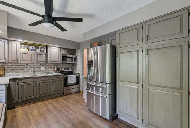 6319 Dodds Drive, Bettendorf, IA 52722