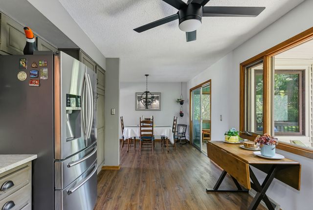 6319 Dodds Drive, Bettendorf, IA 52722