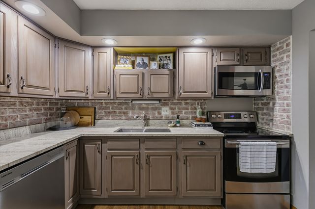 6319 Dodds Drive, Bettendorf, IA 52722