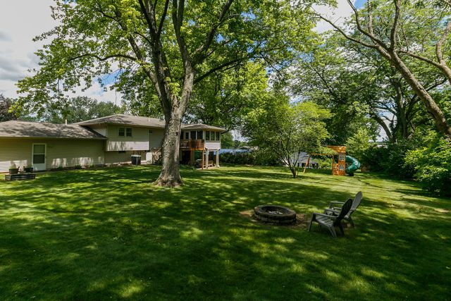 6319 Dodds Drive, Bettendorf, IA 52722