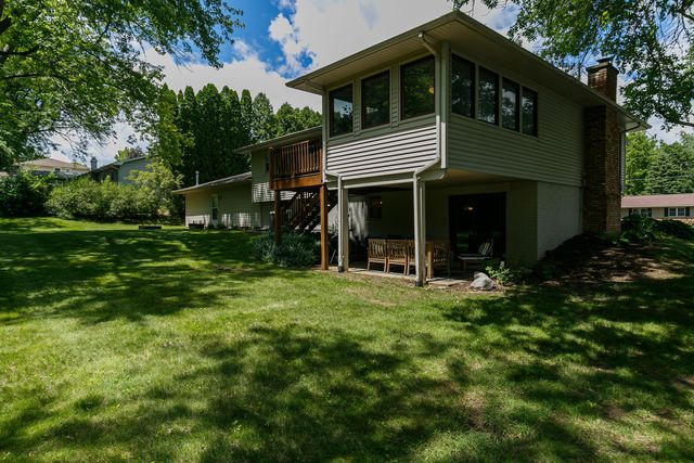 6319 Dodds Drive, Bettendorf, IA 52722
