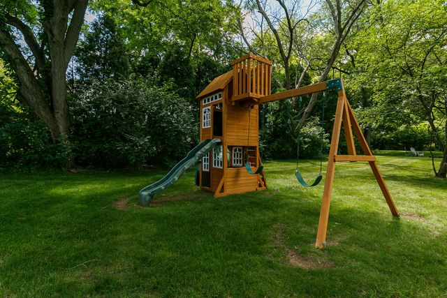 6319 Dodds Drive, Bettendorf, IA 52722