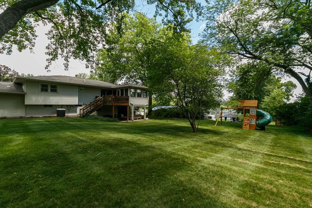 6319 Dodds Drive, Bettendorf, IA 52722