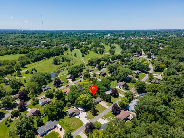 6319 Dodds Drive, Bettendorf, IA 52722
