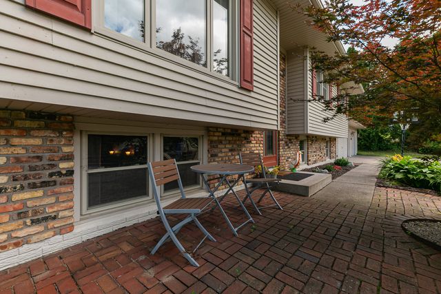 6319 Dodds Drive, Bettendorf, IA 52722