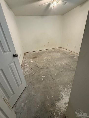 5842 Princeton Dr, Pensacola, FL 32526