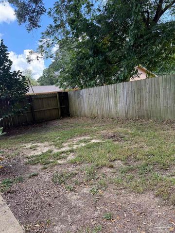 5842 Princeton Dr, Pensacola, FL 32526
