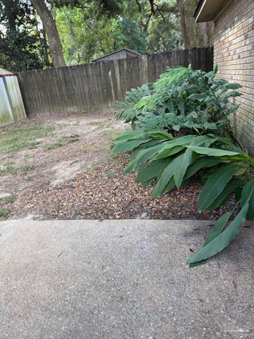 5842 Princeton Dr, Pensacola, FL 32526