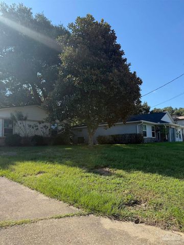 5842 Princeton Dr, Pensacola, FL 32526