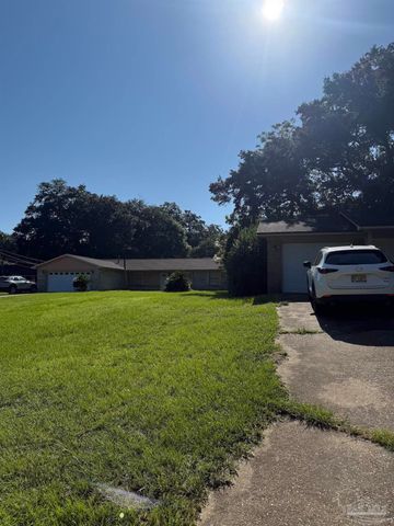 5842 Princeton Dr, Pensacola, FL 32526