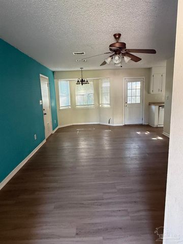 5842 Princeton Dr, Pensacola, FL 32526