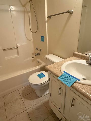5842 Princeton Dr, Pensacola, FL 32526