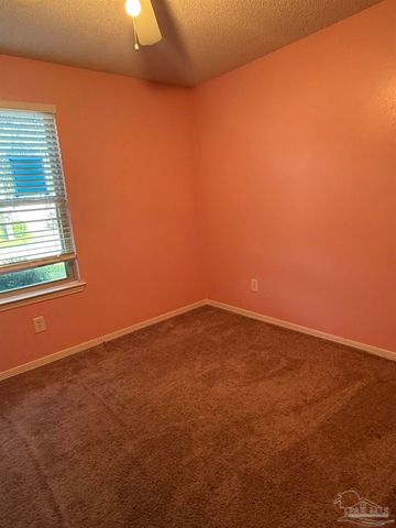 5842 Princeton Dr, Pensacola, FL 32526