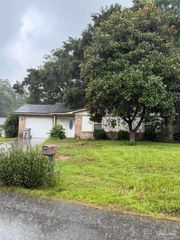 5842 Princeton Dr, Pensacola, FL 32526